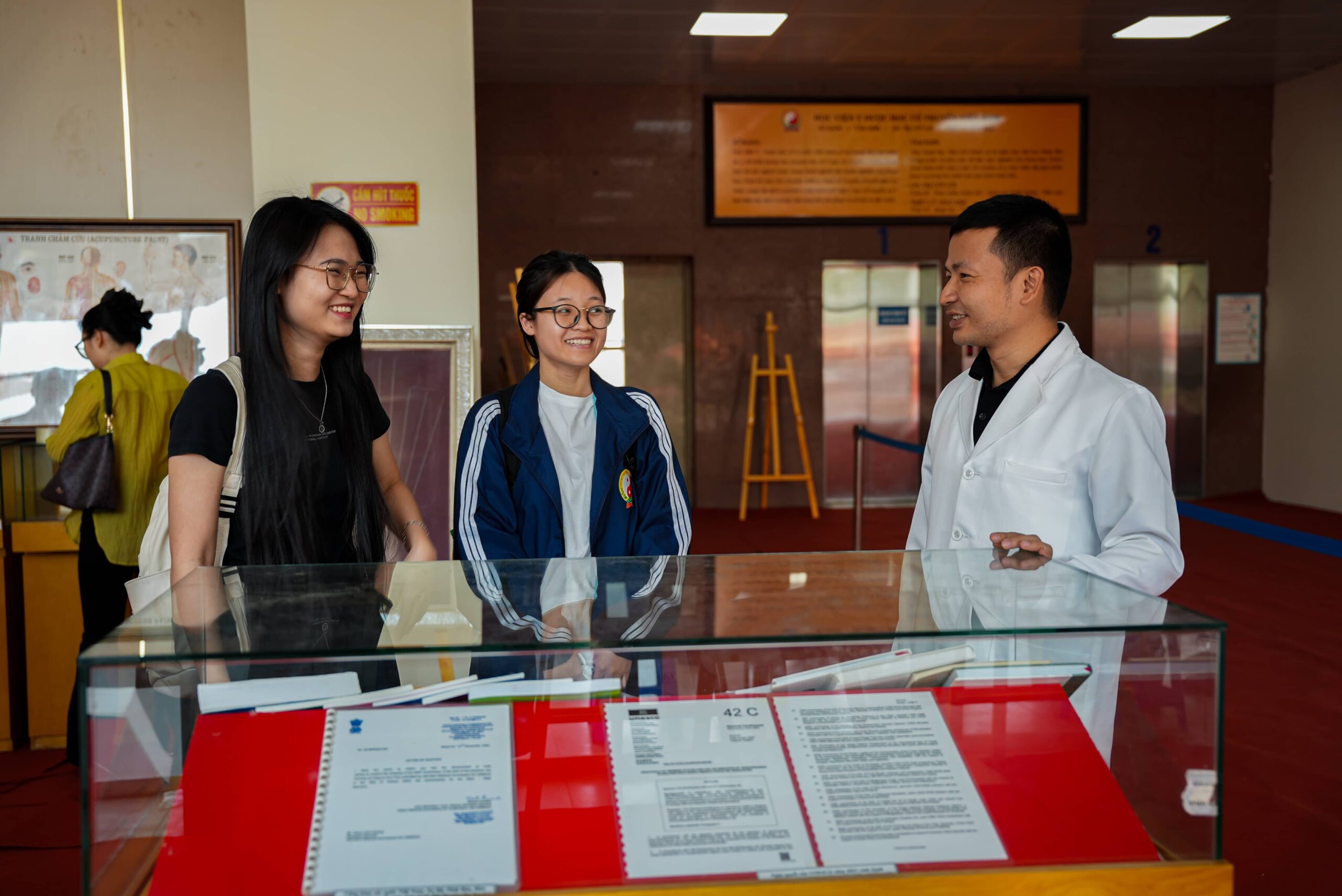 Bác sĩ Quang Hòa là ai?